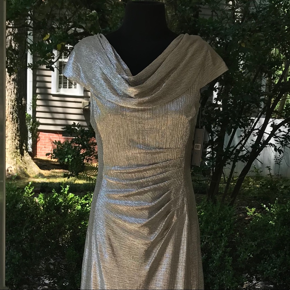 TAHARI  Shimmering Gown